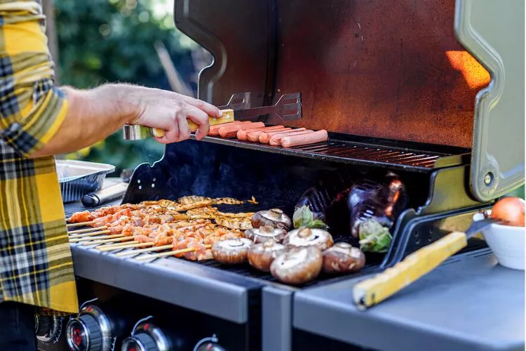 Keep the grill a safe distance from walls and other surfaces