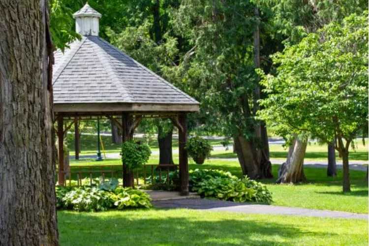 Which Way Should a Gazebo Face (step by step guide)