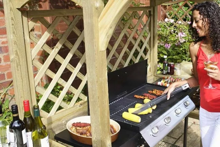 What are the benefits of using a BBQ gazebo